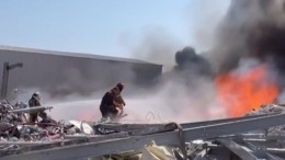 Мощный пожар вспыхнул на месте завода по производству эфирных масел в Турции