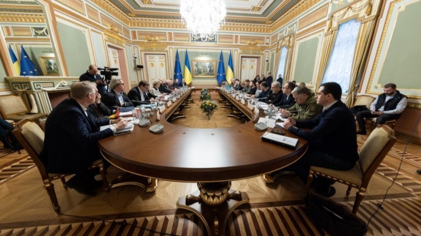 Зеленский потребовал начать переговоры о вступлении Украины в ЕС в 2023 году