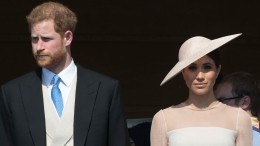«Жестоко»: принц Гарри и Меган Маркл отреагировали на выселение из королевской резиденции