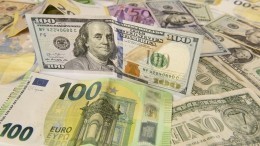Центробанк намерен продлить ограничения на снятие наличной валюты