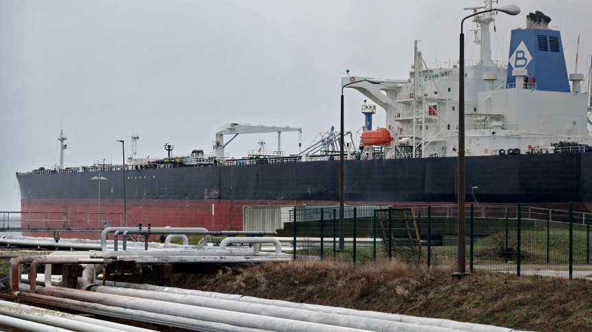 Япония возобновила поставки российской нефти через восемь месяцев после отказа