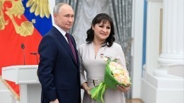 «У вас 13 детей?» — Путин наградил орденом первую мать-героиню из Башкортостана