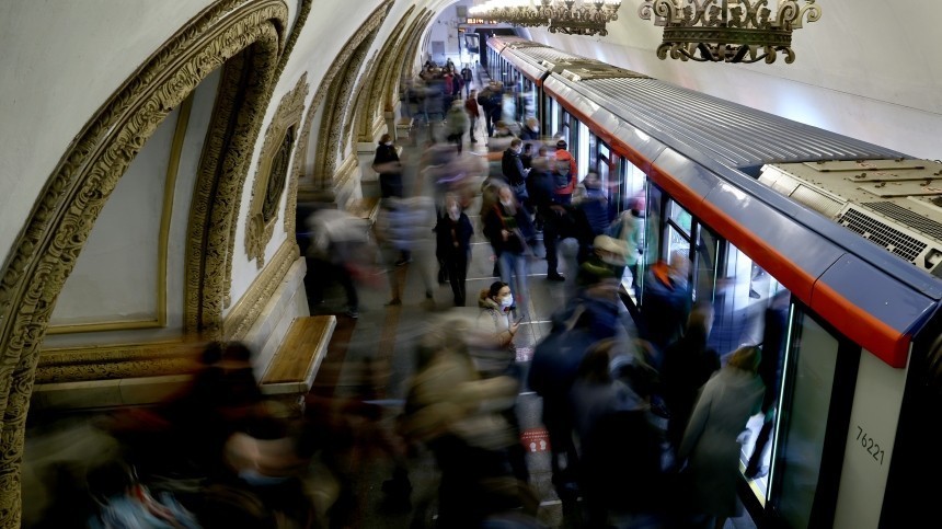 Безумный взгляд: мужчина, толкнувший подростка под поезд метро, отказывается говорить