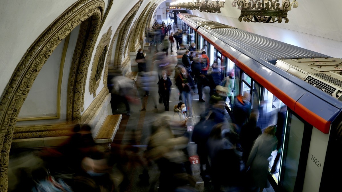 Безумный взгляд: мужчина, толкнувший подростка под поезд метро,  отказывается говорить