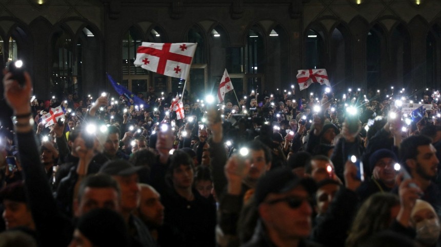 Требуют решить «абхазский вопрос»: протесты в Грузии набирают новые обороты