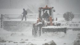 Мощный снегопад вызвал коллапс на дорогах Владивостока