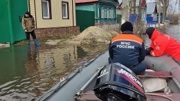 Поплыли: улицы российских городов уходят под воду из-за паводка
