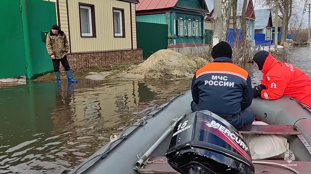 Весенний паводок начался в российских регионах