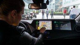 Маршрут построен: половина водителей в России разговаривают с навигатором