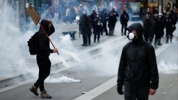 «Черный вторник»: во Франции не утихают массовые митинги против правительства