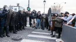 «Везде крысы и мусор»: как меняется жизнь Франции на фоне протестов