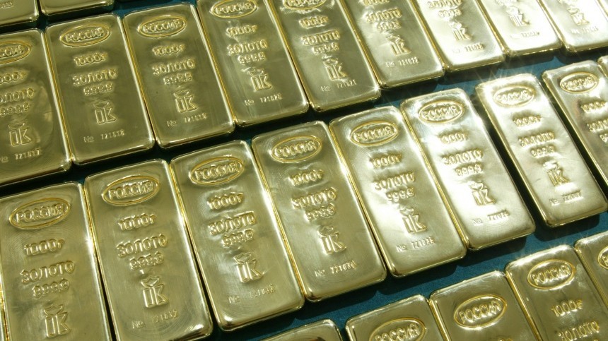 Экономическая нестабильность в мире вызвала подорожание золота и криптовалюты
