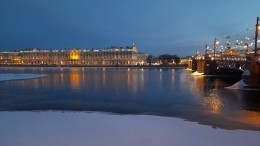 Плавучий ресторан почти затонул в Петербурге — фото и видео