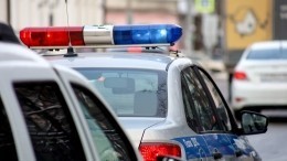 Легковушка не вписалась в поворот и сбила женщину на тротуаре в Петербурге