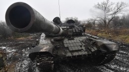 Танковая карусель: наши боевые машины бьют по позициям ВСУ в Марьинке