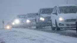 «Стоим сутки»: как выживают люди, застрявшие в снежном капкане на трассе М-4