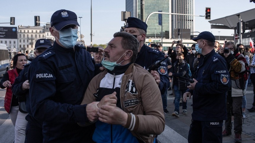 «Идите домой!»: поляки избили двоих украинцев после дружной пьянки в парке