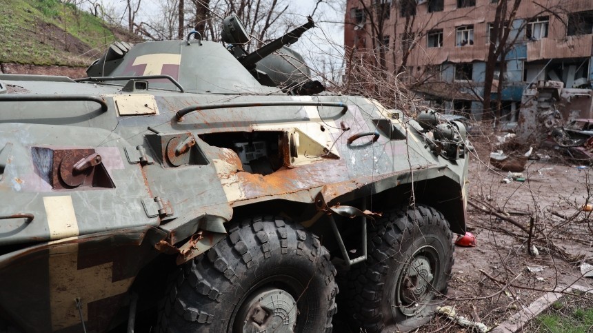 Российские бойцы уничтожили украинский БТР и отряд боевиков на донецком направлении