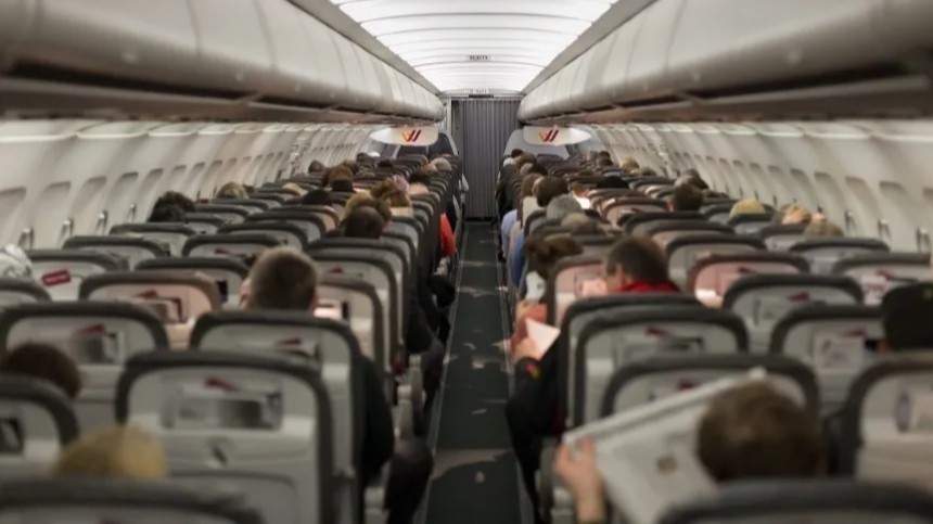 Матерился и угрожал: пассажир рейса Москва — Магадан устроил дебош на борту