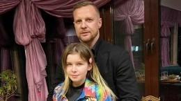 Полюбившая оголяться дочь Малафеева пожаловалась, что семья от нее отвернулась