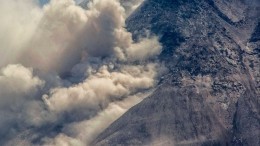 Небо затянуло мглой: ученые оказались в эпицентре извержения вулкана на Камчатке