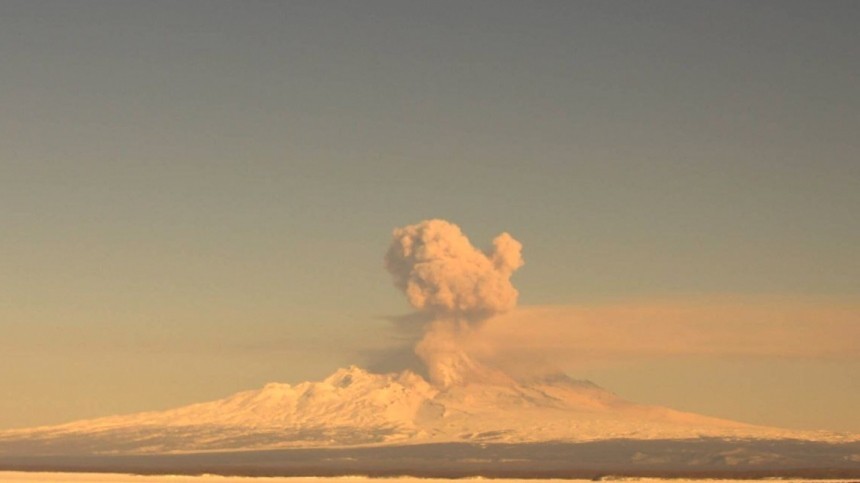 Код красный: на Камчатке произошло мощное извержение вулкана Шивелуч