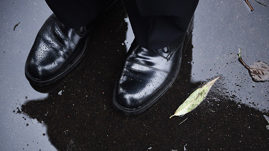 Выйти сухим из лужи: как обезопасить обувь от промокания и продлить срок службы