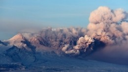 Момент начала извержения вулкана Шивелуч на Камчатке попал на видео
