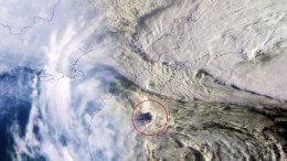 Мощное извержение вулкана на Камчатке засняли из космоса