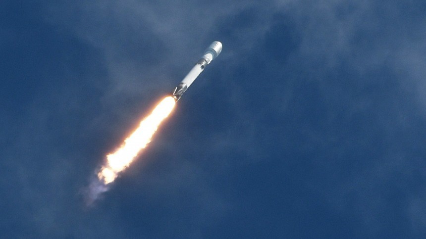 Ракета SpaceX отправилась на орбиту с группой из 51 мини-спутника