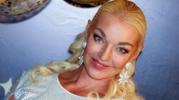 «Я вам не верю!» — Анастасия Волочкова показала лицо после визита к косметологу
