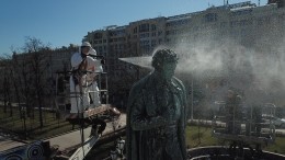 Гений чистой красоты: перед Русским музеем помыли скульптуру Пушкина