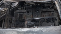 У театра Моссовета в Москве подожгли автомобиль — видео