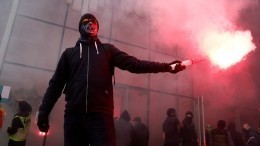 Марш пустых кастрюль: полиция Франции разогнала протестующих слезоточивым газом