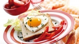 Нет бутербродам и выпечке: какие продукты подходят для идеального завтрака?