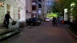 Помогавшего Блиновской уехать в Белоруссию водителя Maybach доставили в СК — видео