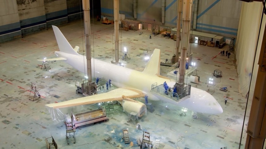 Новые одежды: российские самолеты покрасили в новые ливреи для МАКС-2023