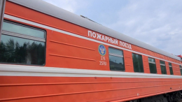 К тушению нефтебазы в Севастополе привлекли пожарный поезд