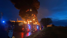 Адское пламя: эксклюзивные кадры пожара на нефтебазе в Севастополе вблизи