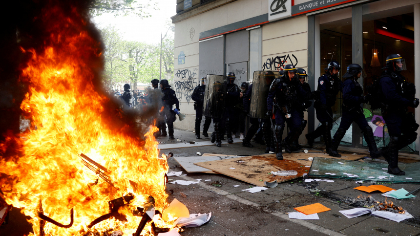 Первомайские протесты во Франции переросли в жесткие стычки с полицией