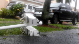 На Флориду обрушился мощный торнадо — кадры последствий