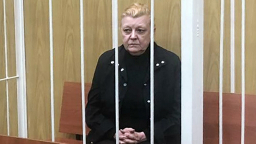 Обвиняемая по делу о мошенничестве Дрожжина прибыла в суд в сопровождении врачей