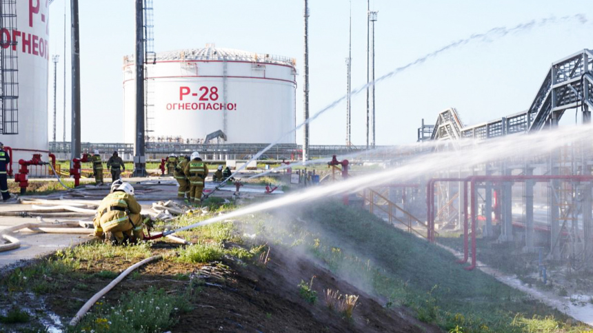 Возгорание резервуара с топливом на нефтебазе под Краснодаром ликвидировано