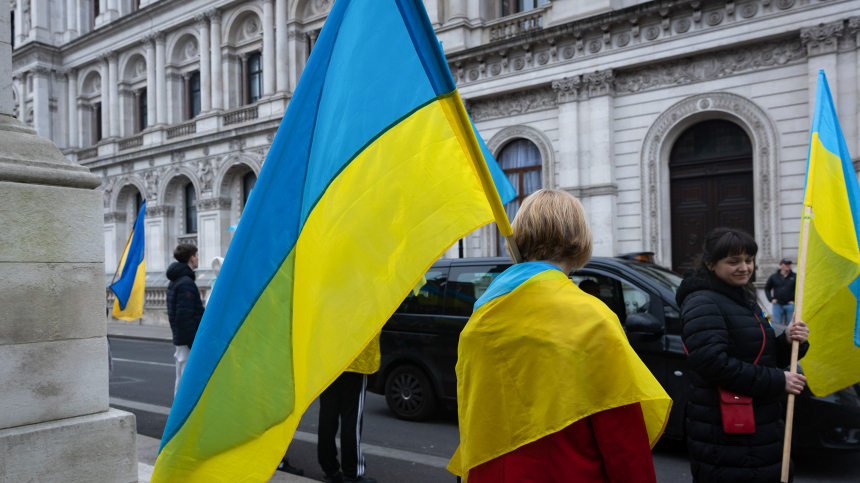 В Берлине сняли запрет на использование флага Украины 9 мая