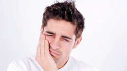 Стоматолог объяснил, как стресс приводит к выпадению зубов