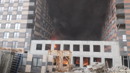 Мощный пожар охватил строящийся жилой комплекс на западе Москвы