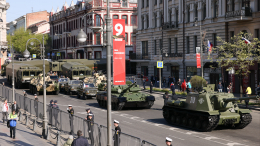 Задействованная в параде Победы в Москве техника выехала в сторону Красной площади