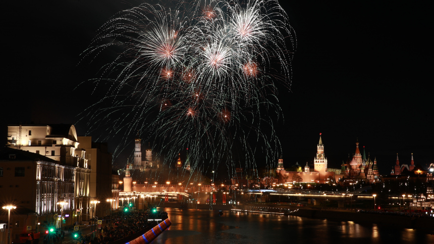 Грандиозное шоу: День Победы в городах России завершился праздничными салютами