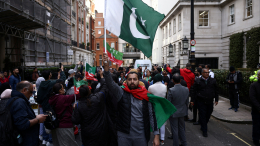 Миллионы человек вышли на огненные протесты в Пакистане из-за дела экс-премьера