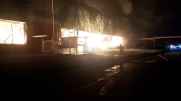 Крупный пожар вспыхнул на заводе в Тольятти